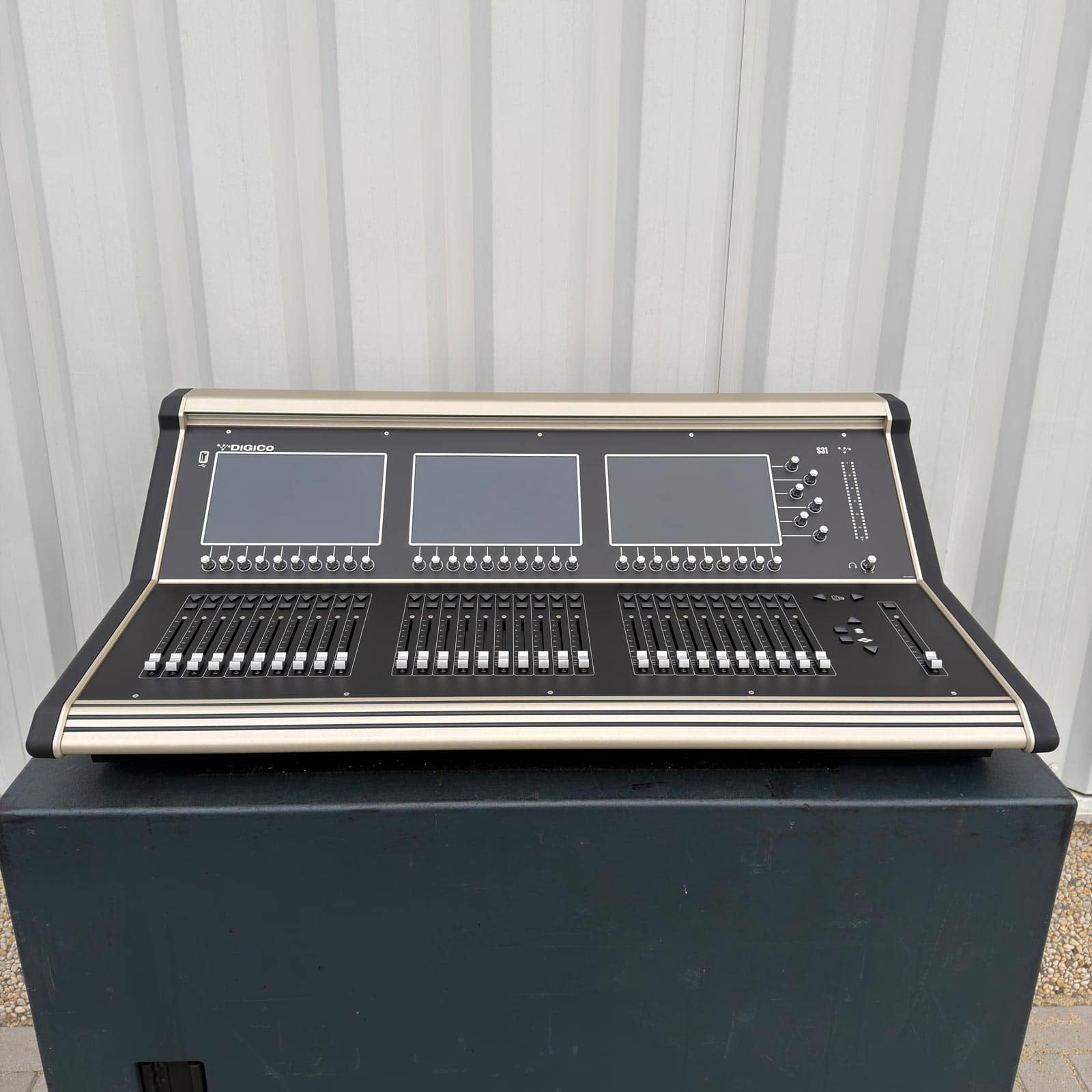 DiGiCo S31+ + D-Rack 32/8 + DMI-MADI
