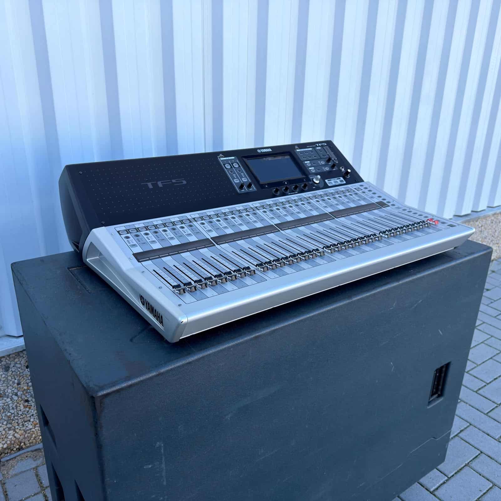 Yamaha TF5 - Image 3